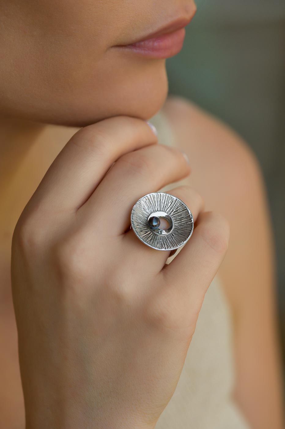 Textured Disc Sterling Silver Ring with Black Pearl