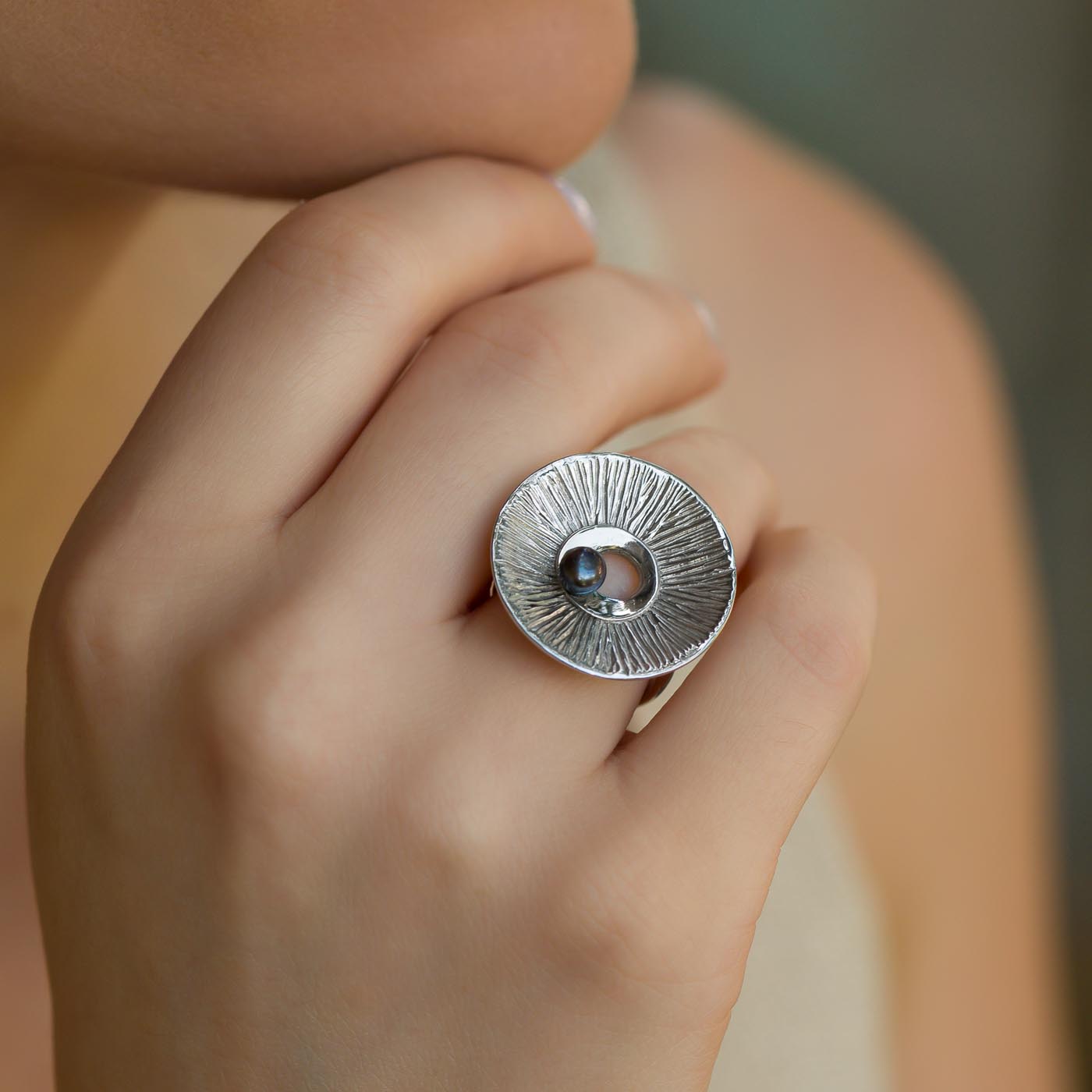 Textured Disc Sterling Silver Ring with Black Pearl